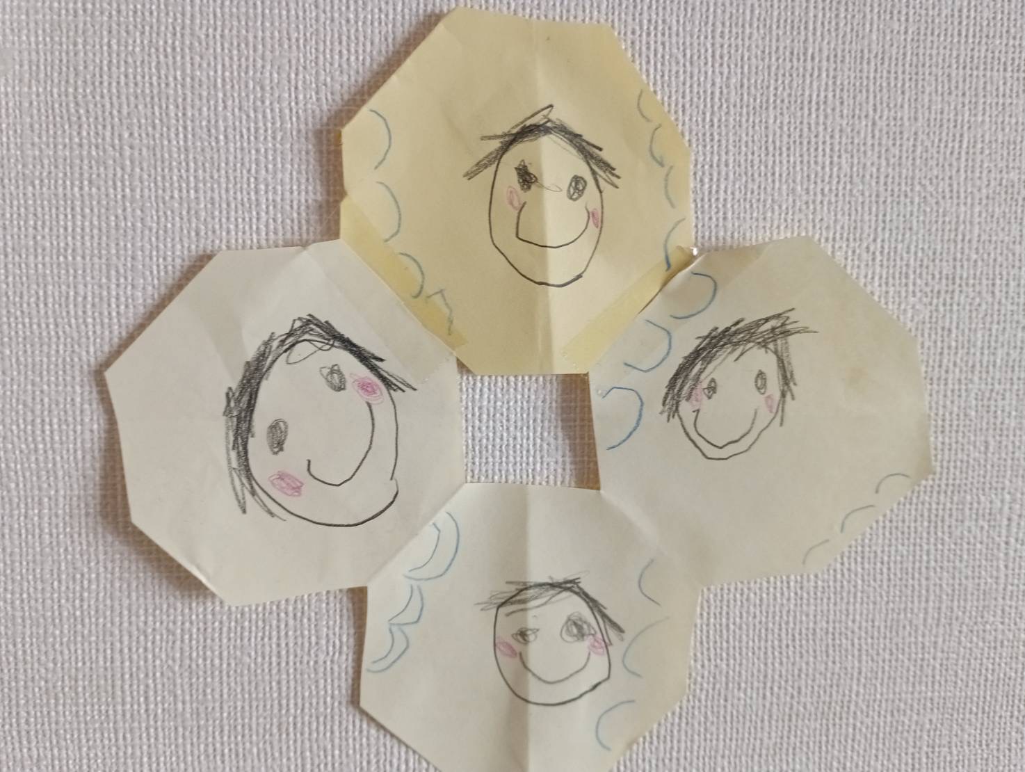 体調不良で元気がない時に、次男が書いてくれた家族の絵です。