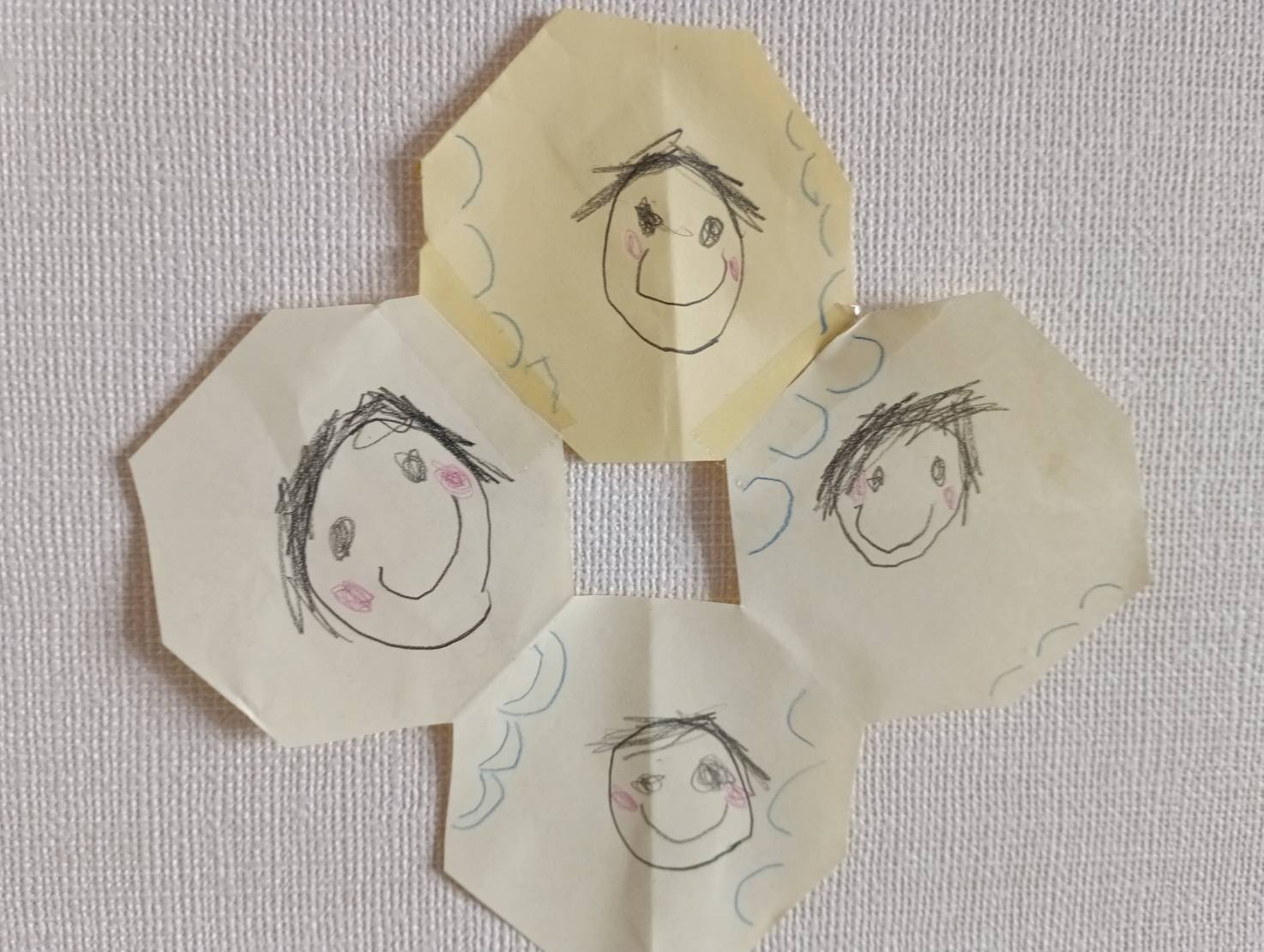 体調不良で元気がない時に、次男が書いてくれた家族の絵です。